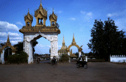 Wat That Luang 003